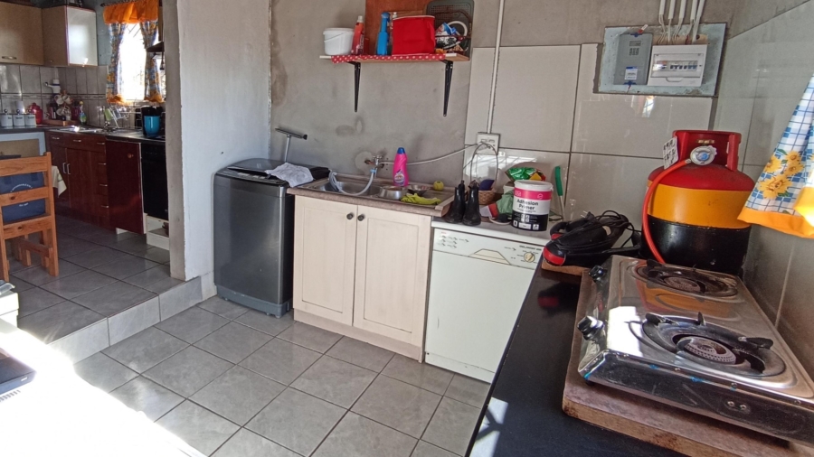 2 Bedroom Property for Sale in Louwville Western Cape